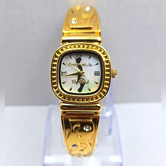 Womens Danbury Mint Footprints In The Sand Gold Tone Stretch Band New Battery - Picture 1 of 11